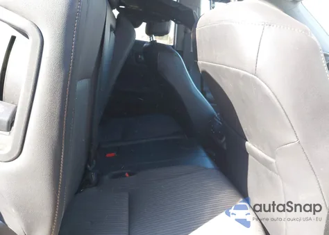 2019 Toyota Highlander Le Plus z USA, uszkodzony, nr VIN 5TDBZRFH0KS991569